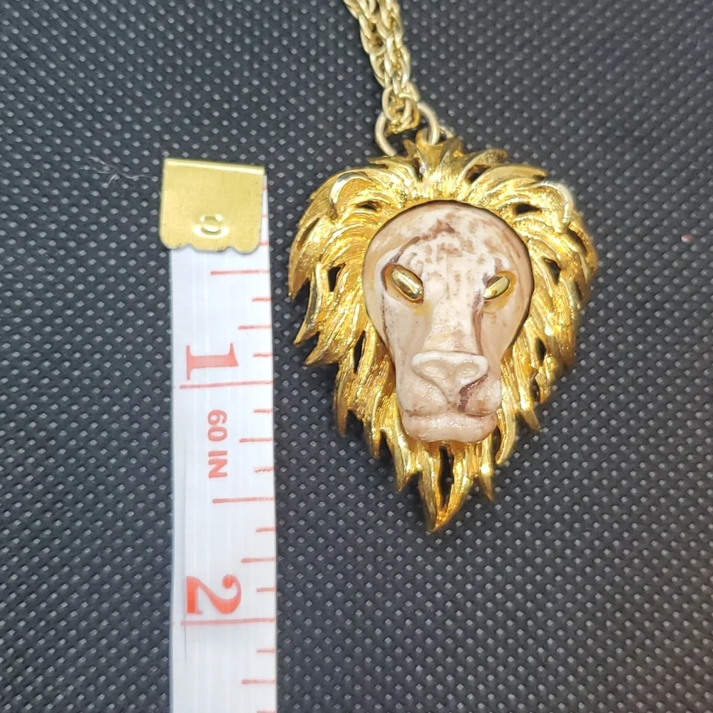 RAZZA stamped vintage lionhead necklace - Picture 4 of 5